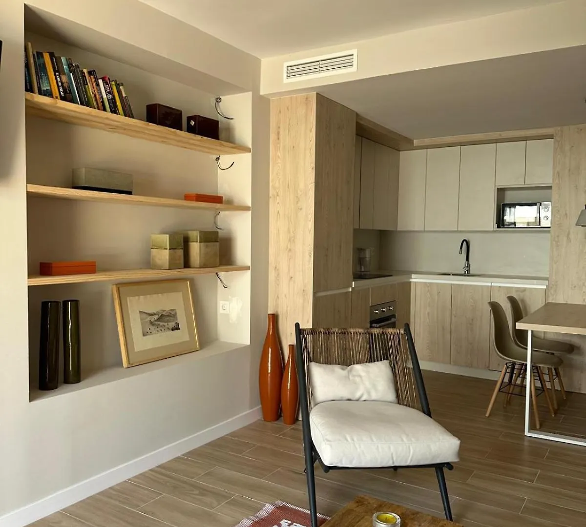 公寓 A Bright Townhouse In The Marbellamar Residential Development 西班牙