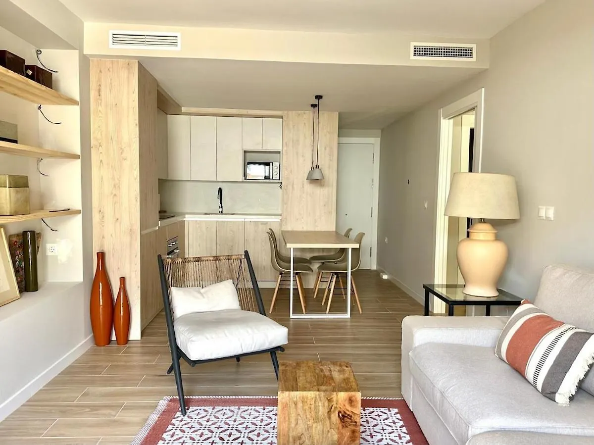 A Bright Townhouse In The Marbellamar Residential Development 公寓