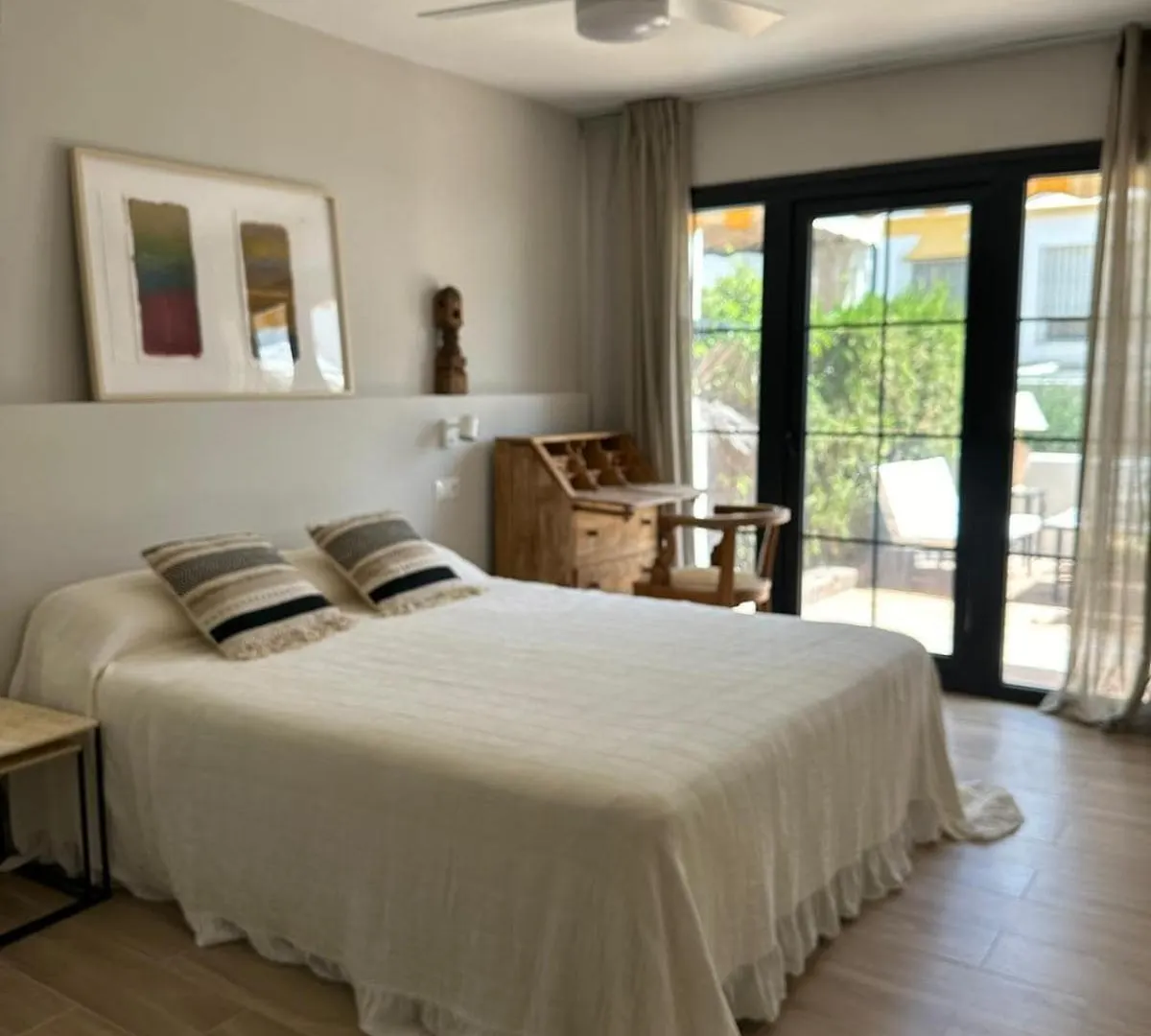 A Bright Townhouse In The Marbellamar Residential Development 马尔韦利亚