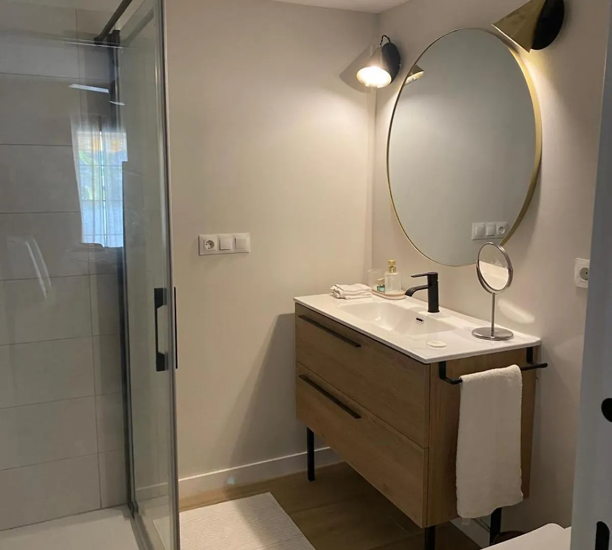 A Bright Townhouse In The Marbellamar Residential Development 0*, 马尔韦利亚 西班牙