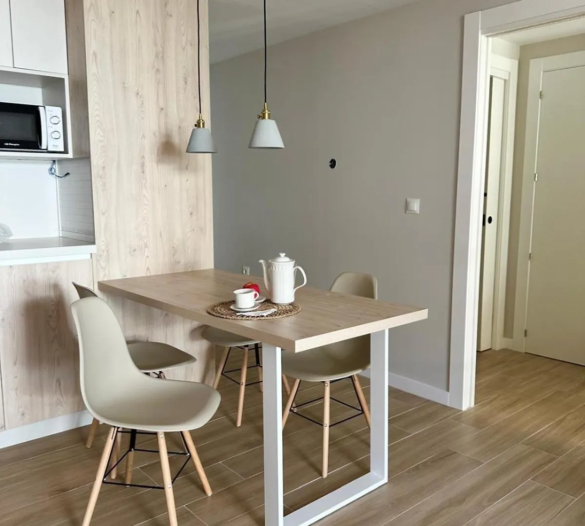 A Bright Townhouse In The Marbellamar Residential Development 公寓 马尔韦利亚