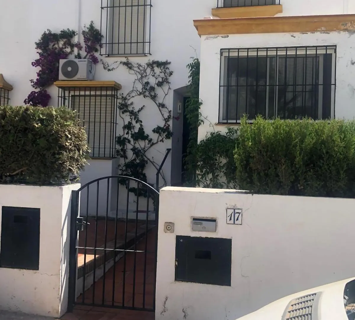公寓 A Bright Townhouse In The Marbellamar Residential Development 西班牙
