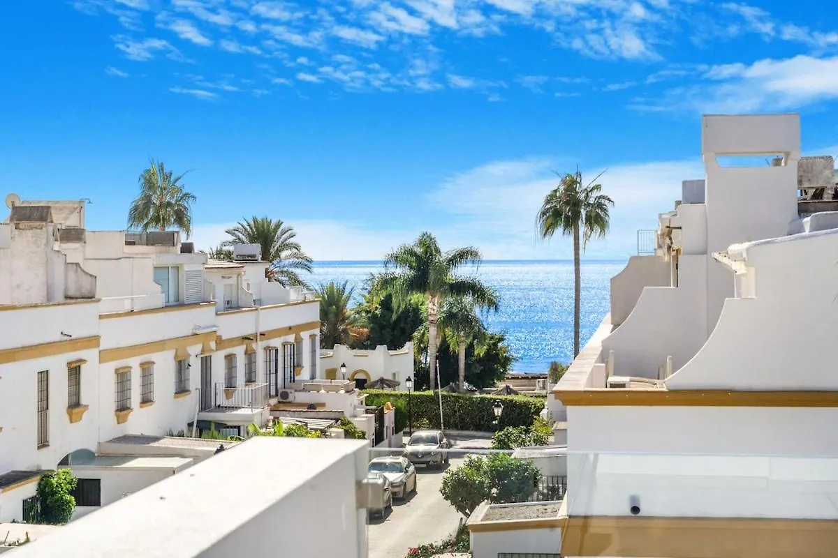 A Bright Townhouse In The Marbellamar Residential Development Ισπανία