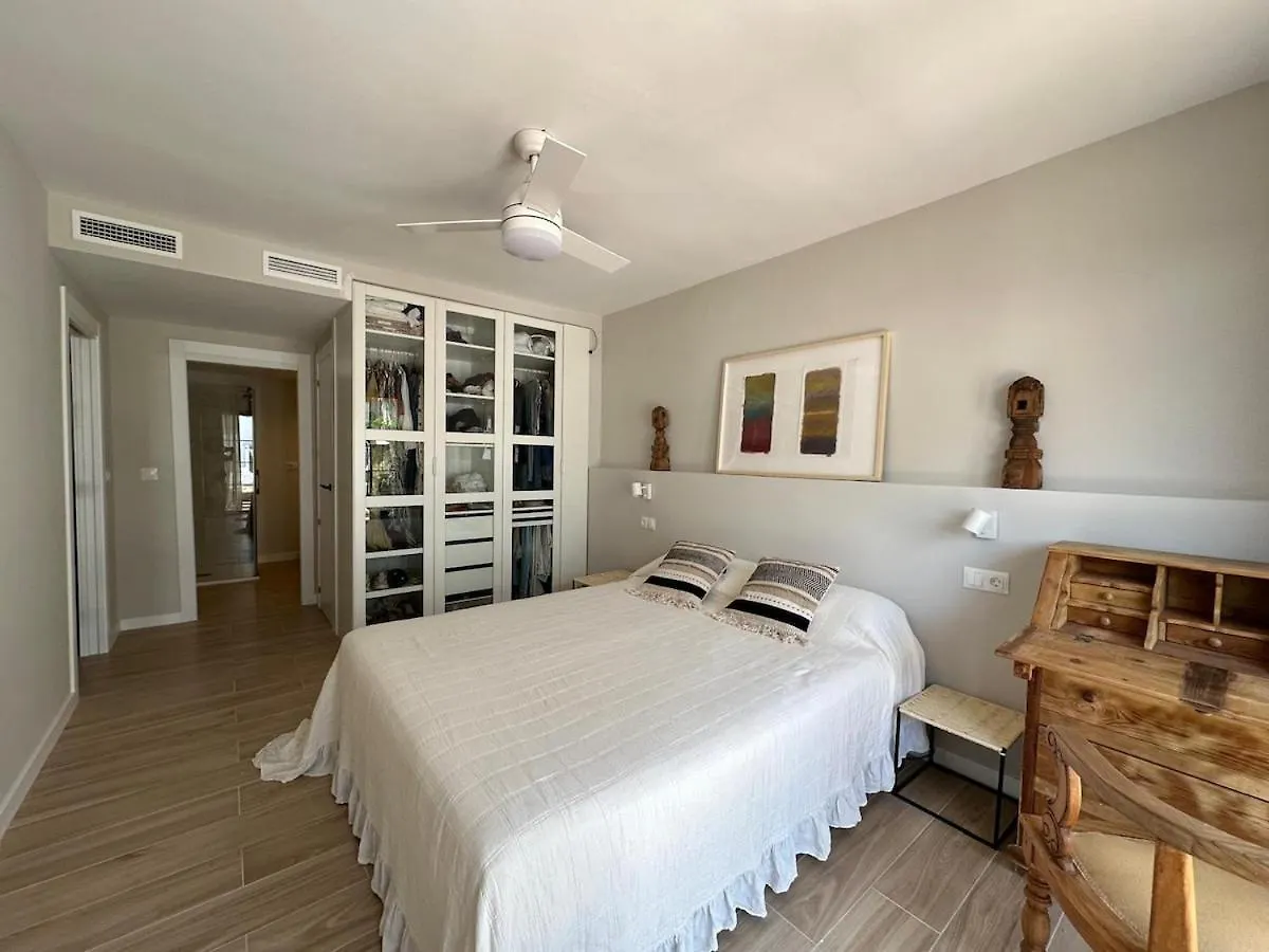 A Bright Townhouse In The Marbellamar Residential Development Ισπανία